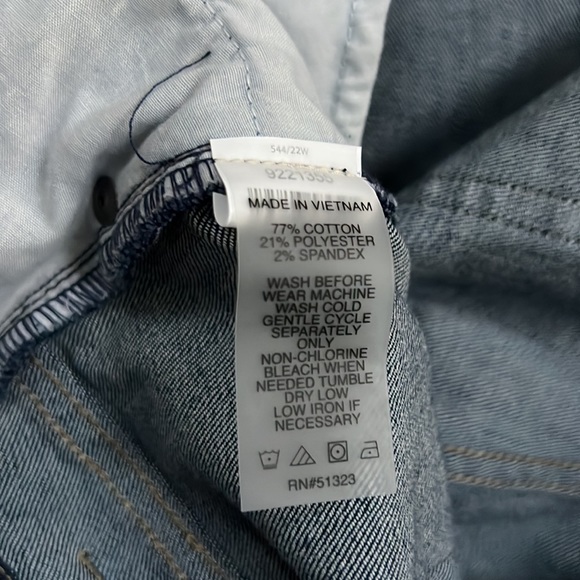 Vince Camuto Plus Size Mid Rise 5-Pocket Skinny Jeans - Picture 8 of 11